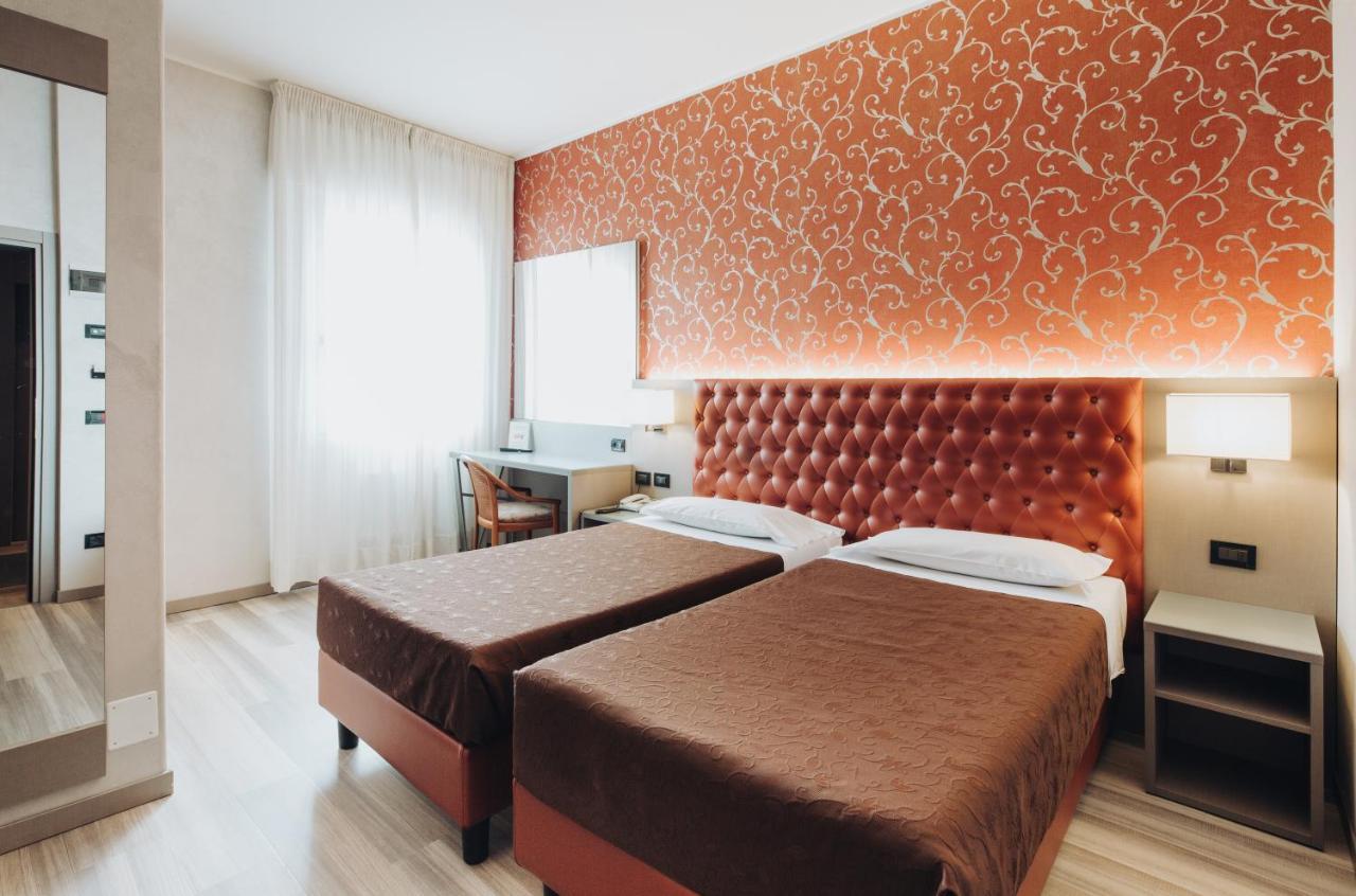 Hotel Alan Anzola dell'Emilia Exteriör bild