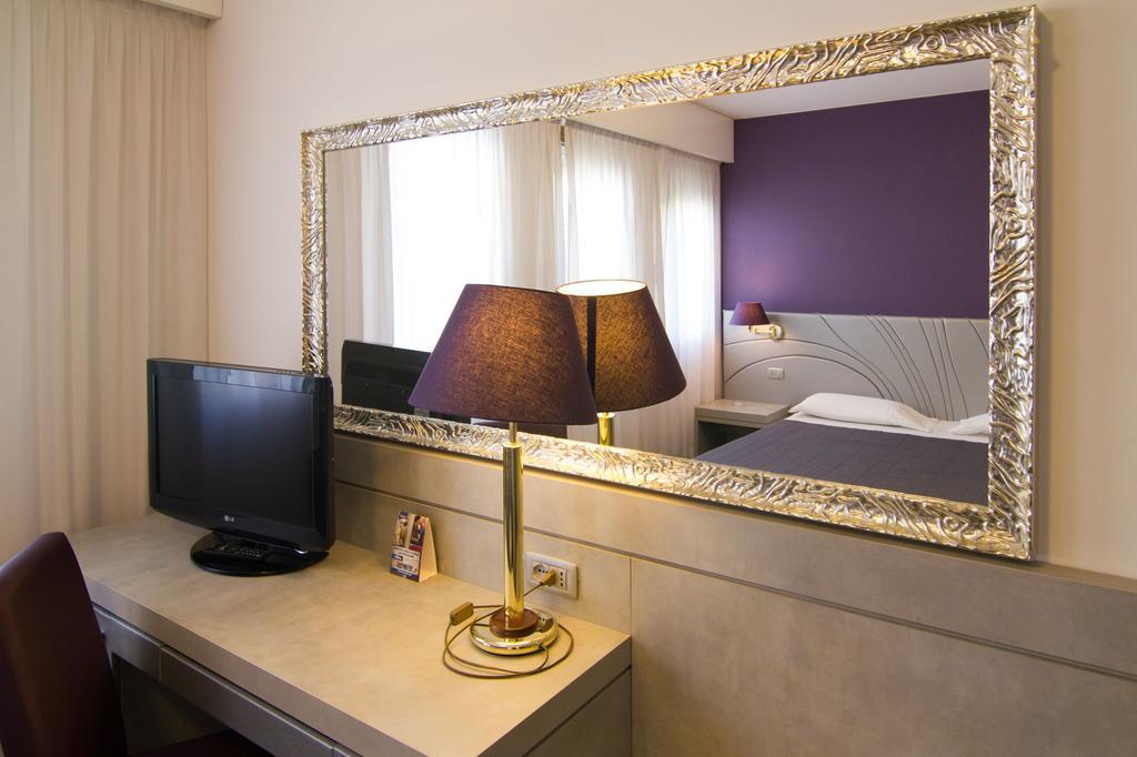 Hotel Alan Anzola dell'Emilia Exteriör bild